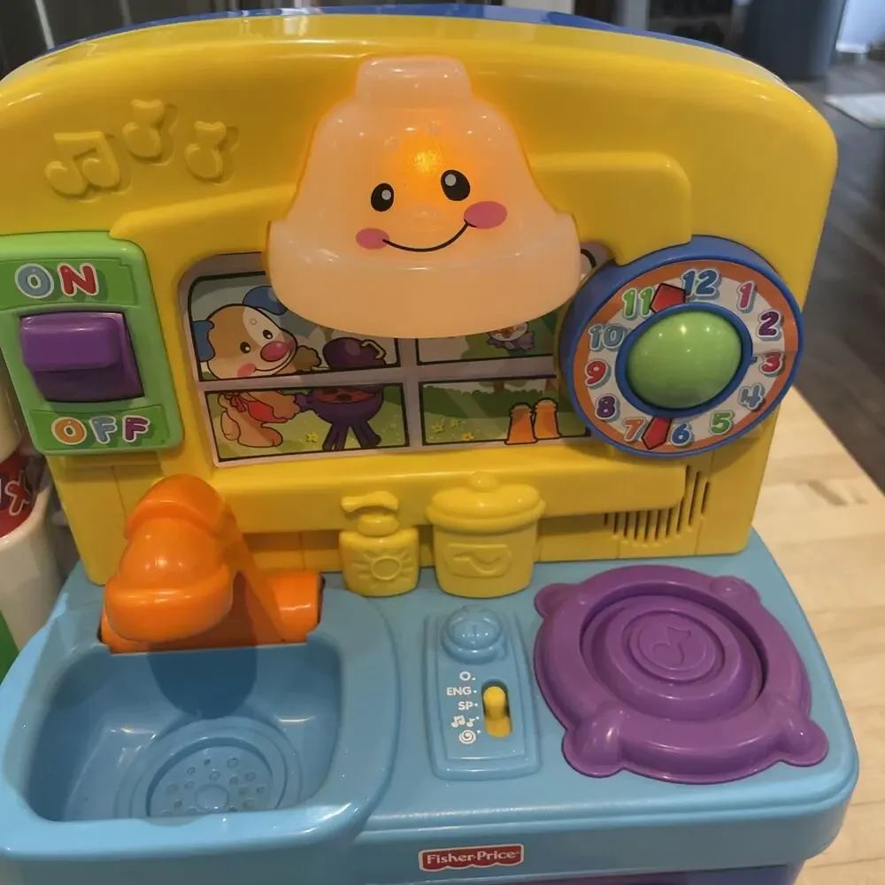Fisher-Price Laugh & Learn Learning Kitchen T4272 2010 English Spanish Tested